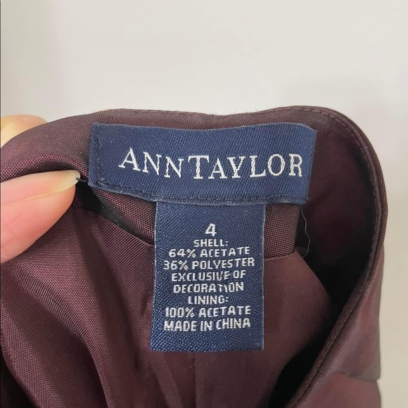 Ann Taylor Cropped Burgundy Pants 4 VEUC (used once) - Picture 3 of 6